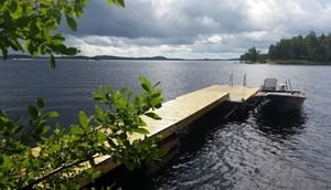 Käyntisilta 10 x 1,5 metriä kolmella ponttonilla